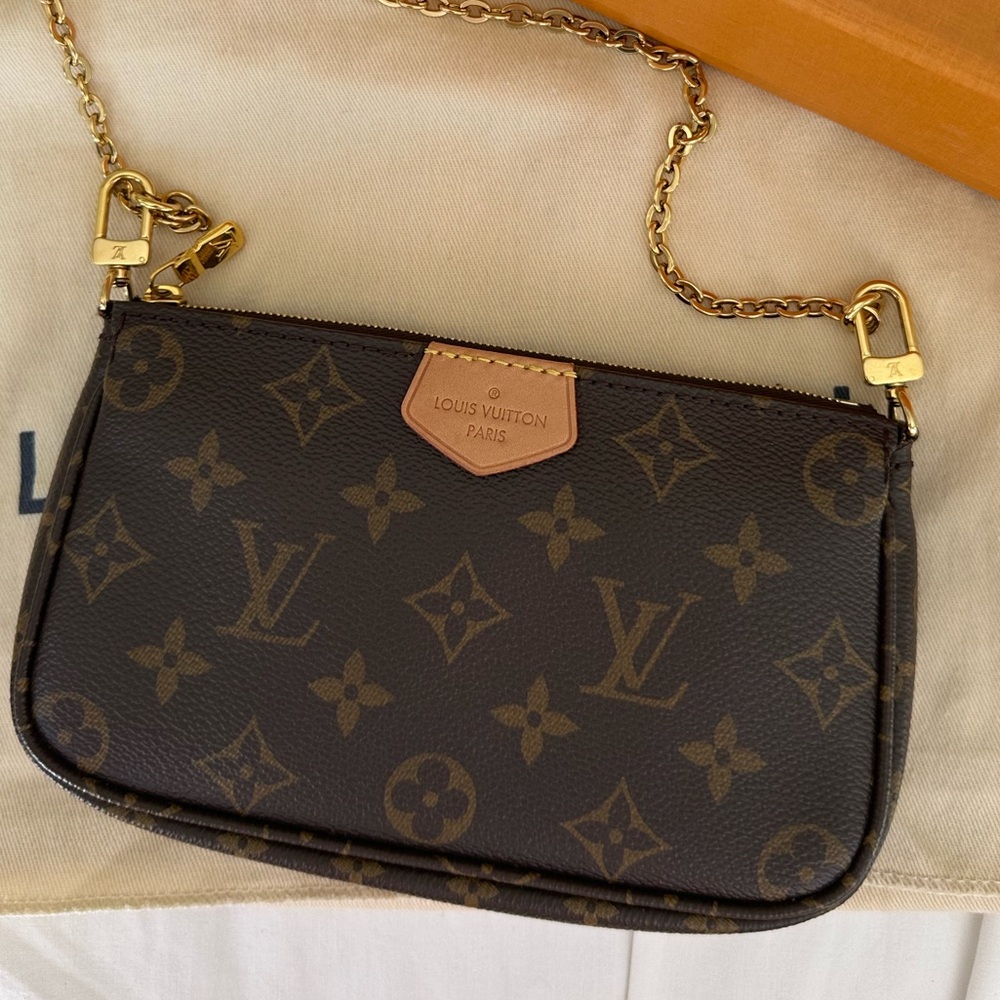 Louis Vuitton Monogram Multi-Pochette Crossbody Bag with Green Strap - Picture 4 of 16